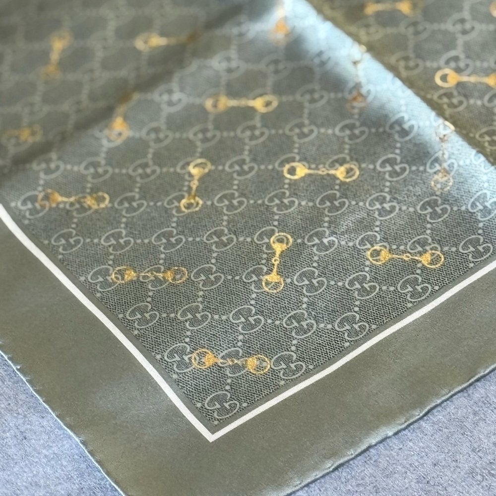 Gucci GG Print with horsebit silk carré, Green and Gold Silk Scarf - Picture 5 of 13